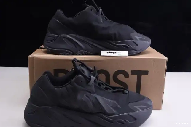 hype Yeezy 700 Black MNVN Boost Adidas Triple FV4440 0522